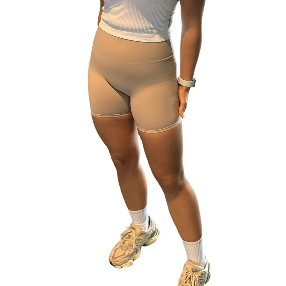 WOMENS EVOLVE SHORTS 5" SAND